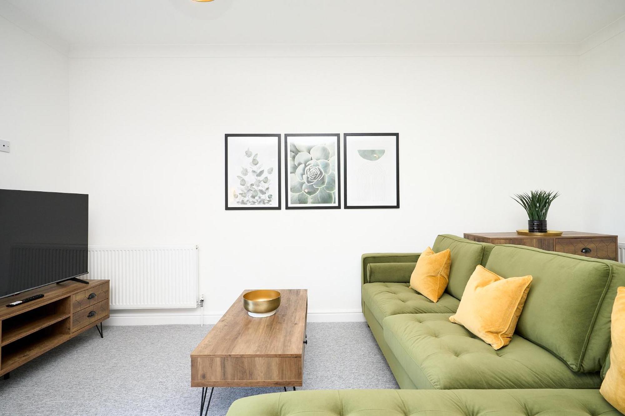 Spacious 1 Bed Apt - Stunning Views & Private Parking - 5 Mins To Beach - Dog Friendly - Close To Ventnor, Shanklin & Sandown - Ideal For Friends, Families & Business Travellers - Sleeps Up To 4 Guests - Managed By "Greenstay Serviced Accommodation" Bonchurch Exterior foto